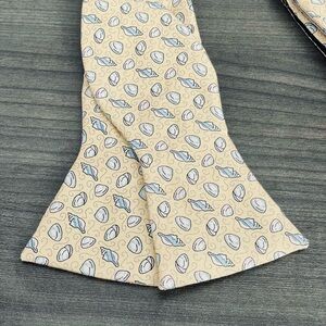 Vineyard Vines Seashell Patterned Bow Tie